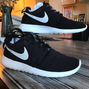 Black sz 6 NIKE ROSHE ONE CASUAL SHOES Running sneakers